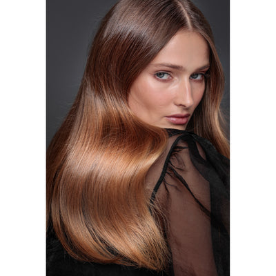 Blonde model with a rich hydrated hair thanks to the Saphira Mineral Moisturizing Shampoo